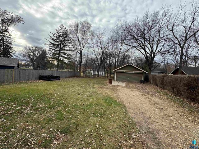 123 N Jefferson Ave Avenue, Madison, SD 57042