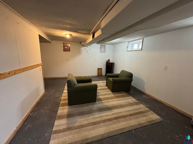 123 N Jefferson Ave Avenue, Madison, SD 57042