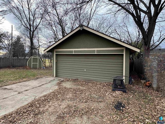 123 N Jefferson Ave Avenue, Madison, SD 57042