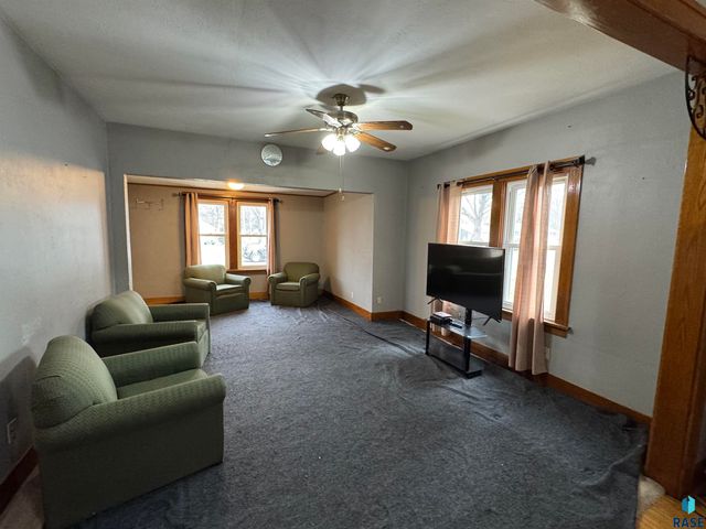 123 N Jefferson Ave Avenue, Madison, SD 57042