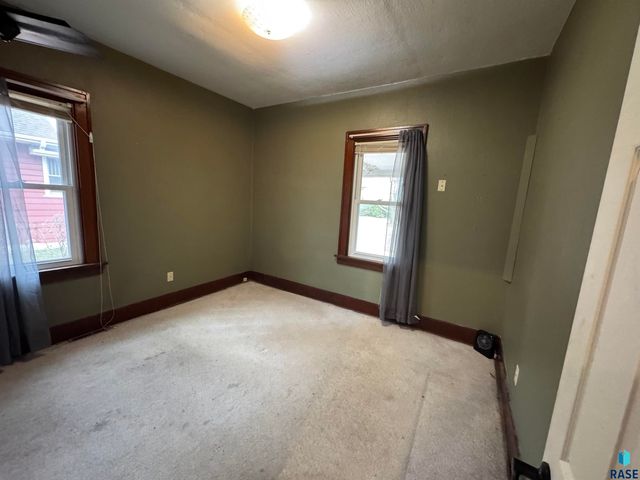 123 N Jefferson Ave Avenue, Madison, SD 57042