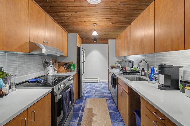 122 Redrock Dr Apt 101, Burlington, VT 05401
