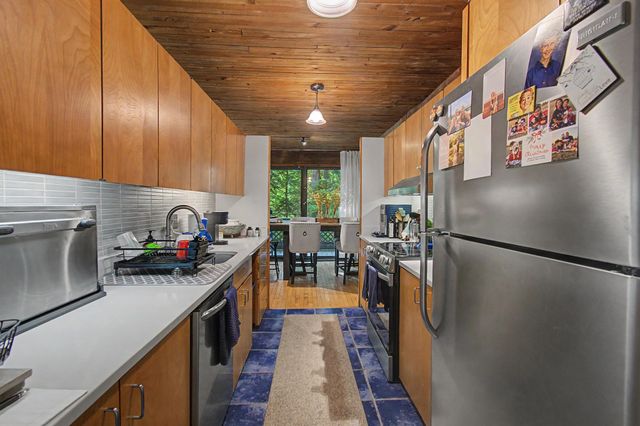 122 Redrock Dr Apt 101, Burlington, VT 05401