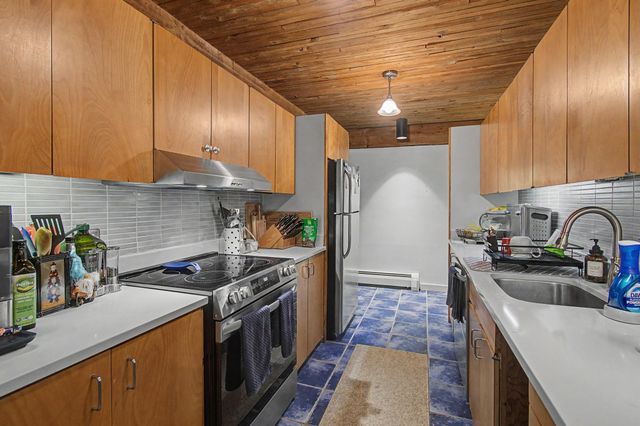 122 Redrock Dr Apt 101, Burlington, VT 05401