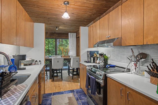 122 Redrock Dr Apt 101, Burlington, VT 05401