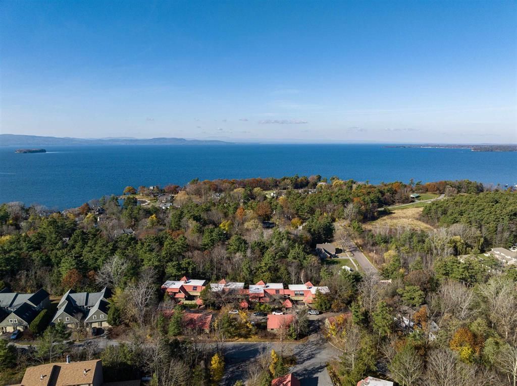 122 Redrock Dr Apt 101, Burlington, VT 05401