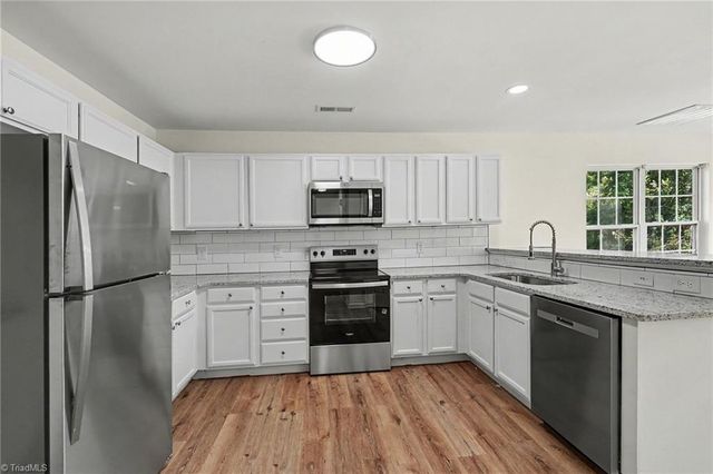 112 Parkview Court, Archdale, NC 27263