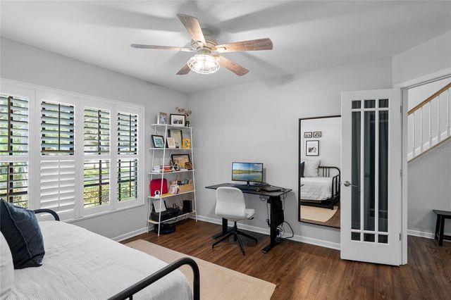 1092 SANABEL COURT NE, St Petersburg, FL 33702