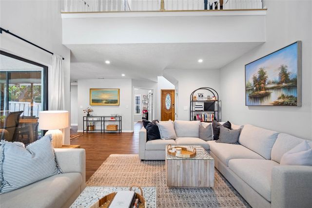 1092 SANABEL COURT NE, St Petersburg, FL 33702