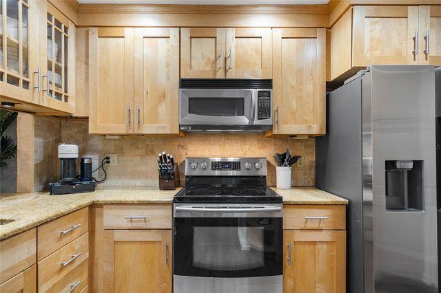 1092 SANABEL COURT NE, St Petersburg, FL 33702