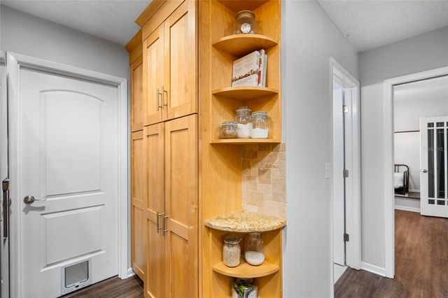 1092 SANABEL COURT NE, St Petersburg, FL 33702