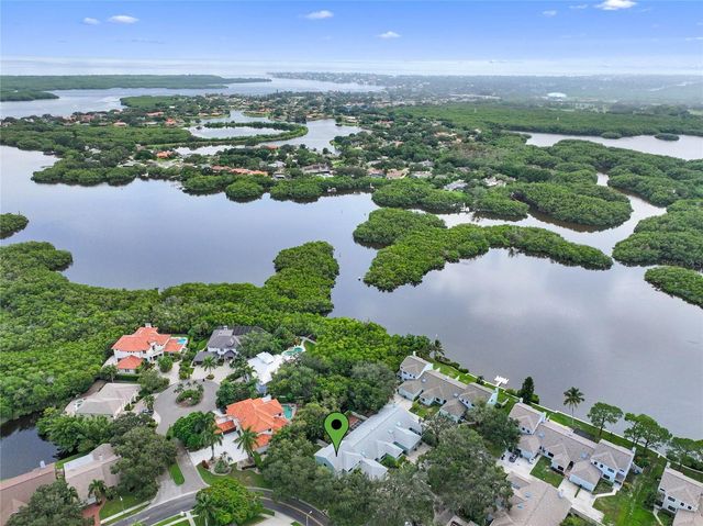 1092 SANABEL COURT NE, St Petersburg, FL 33702