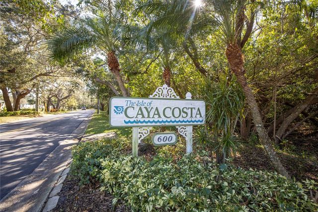 1092 SANABEL COURT NE, St Petersburg, FL 33702