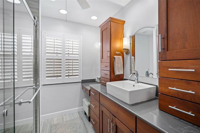 1092 SANABEL COURT NE, St Petersburg, FL 33702