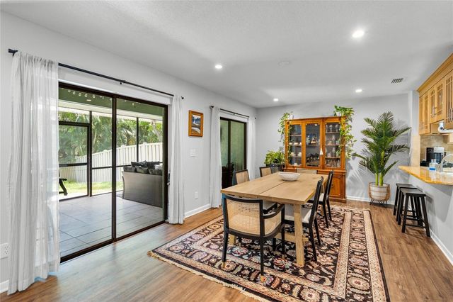 1092 SANABEL COURT NE, St Petersburg, FL 33702