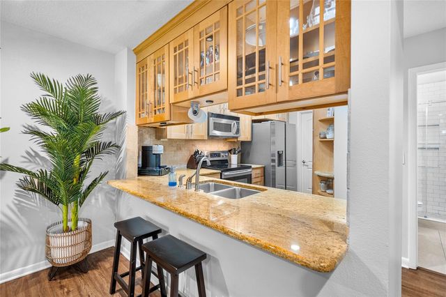1092 SANABEL COURT NE, St Petersburg, FL 33702