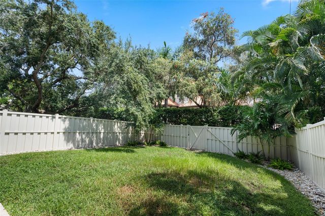 1092 SANABEL COURT NE, St Petersburg, FL 33702