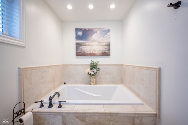 811 E 21st Street, Anderson, IN 46016