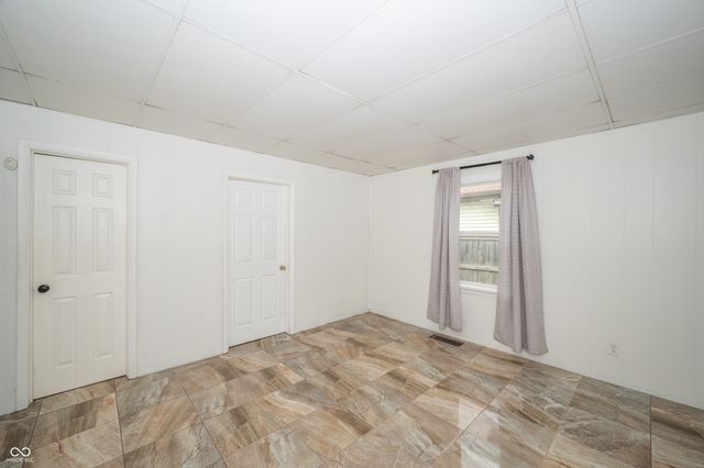 811 E 21st Street, Anderson, IN 46016