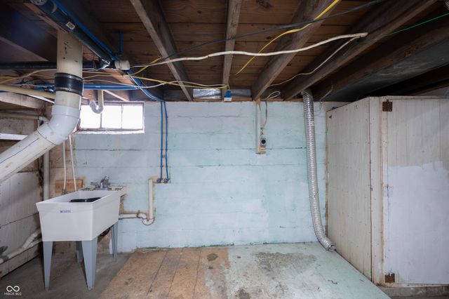 811 E 21st Street, Anderson, IN 46016