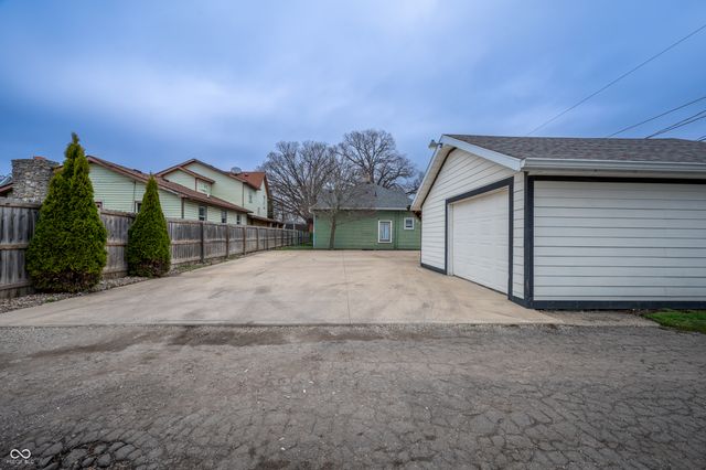 811 E 21st Street, Anderson, IN 46016