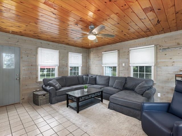 3 Michael Rd, Dracut, MA 01826
