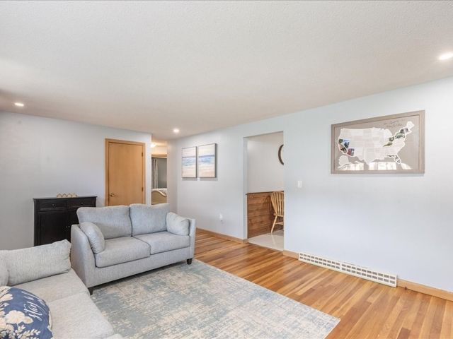 3 Michael Rd, Dracut, MA 01826