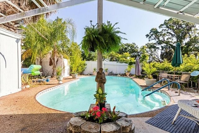 1505 E CROOKED LAKE DRIVE, Eustis, FL 32726