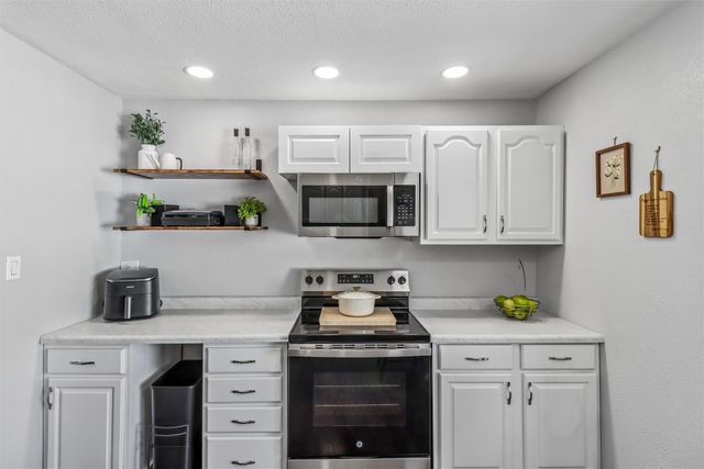2814 E 39th Street, Des Moines, IA 50317