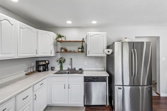 2814 E 39th Street, Des Moines, IA 50317