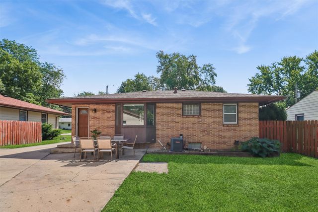 2814 E 39th Street, Des Moines, IA 50317