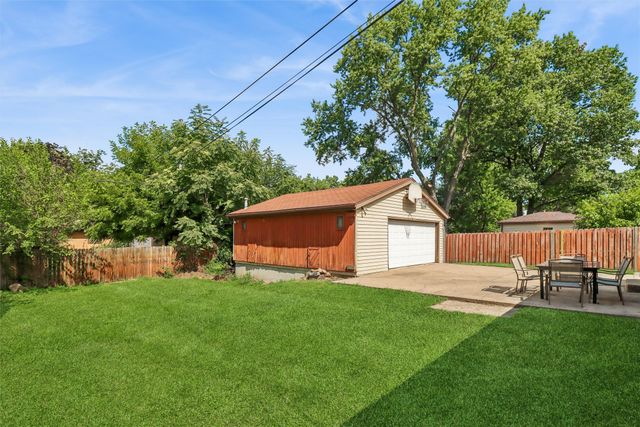 2814 E 39th Street, Des Moines, IA 50317