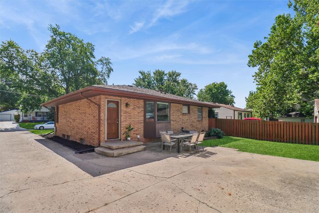 2814 E 39th Street, Des Moines, IA 50317