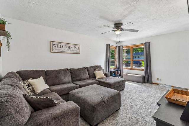 2814 E 39th Street, Des Moines, IA 50317