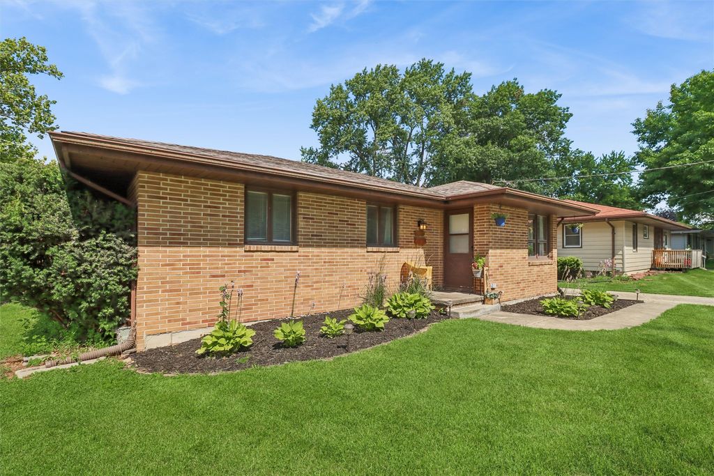 2814 E 39th Street, Des Moines, IA 50317