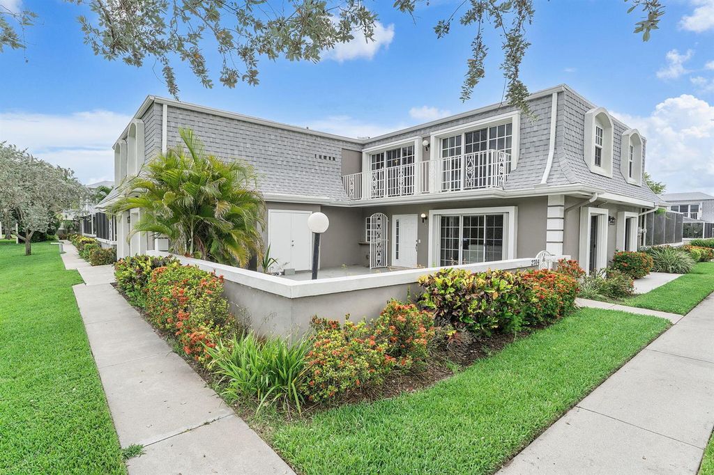 2704 Vision Drive, Palm Beach Gardens, FL 33418