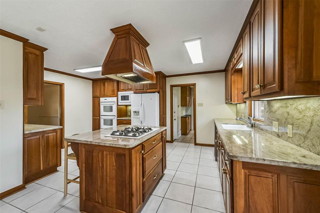 6637 Merry Lane, Houston, TX 77023