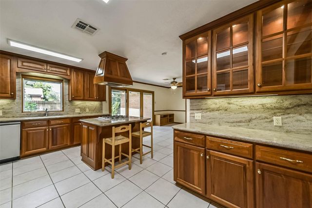 6637 Merry Lane, Houston, TX 77023
