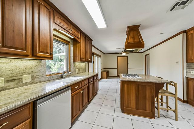6637 Merry Lane, Houston, TX 77023