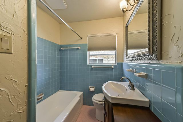 6637 Merry Lane, Houston, TX 77023