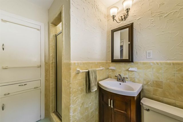 6637 Merry Lane, Houston, TX 77023