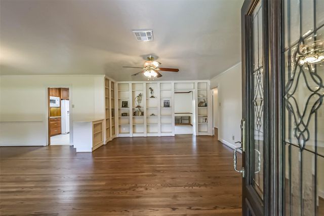 6637 Merry Lane, Houston, TX 77023