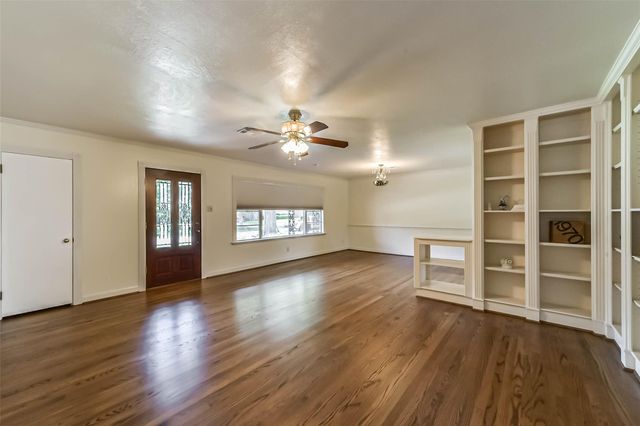6637 Merry Lane, Houston, TX 77023