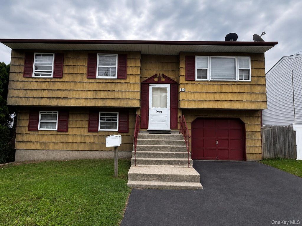 305 10th Avenue, East Northport, NY 11731 — exterior