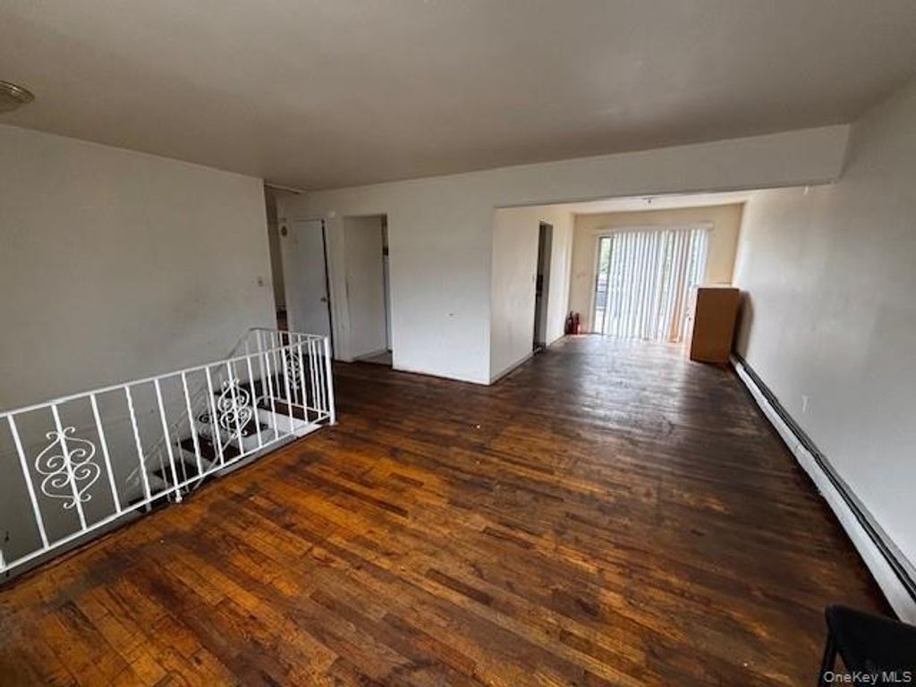305 10th Avenue, East Northport, NY 11731 — photo 2