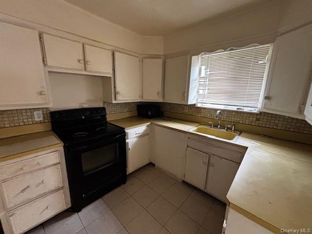 305 10th Avenue, East Northport, NY 11731 — photo 3