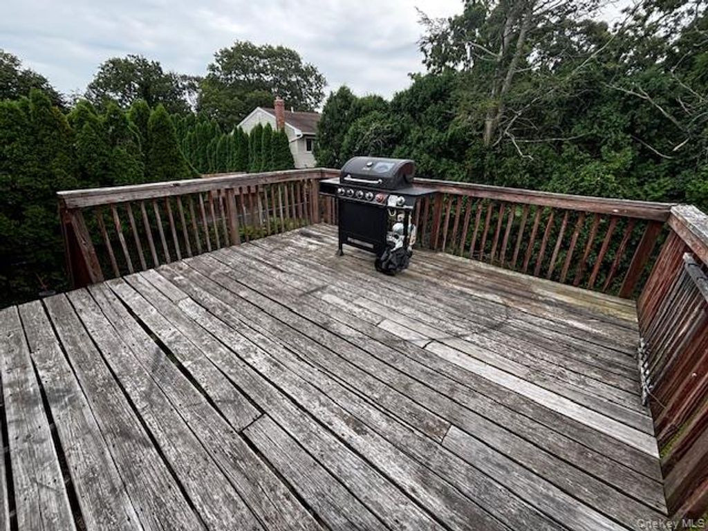 305 10th Avenue, East Northport, NY 11731 — photo 5