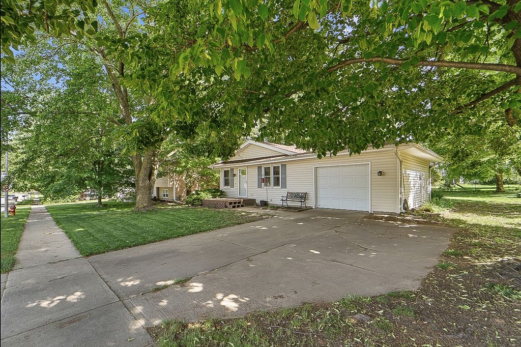 600 NE 6th Street, Grimes, IA 50111