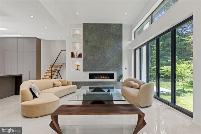 1405 WOLFTRAP RUN RD, Vienna, VA 22182
