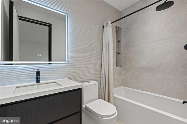 1405 WOLFTRAP RUN RD, Vienna, VA 22182